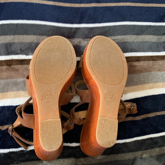 Lucky Brand Heels! I couldn’t find these online anywhere! Very cute😍 - Picture 3 of 4